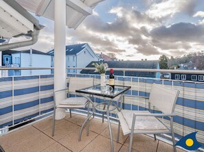Balkon mit Sitzgelegenheiten