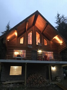 Sasquatch Mountain-Newly Renovated Log Cabin Ski Chalet