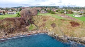 Orca Beach Hideaway

*please take caution of the steep terrain*
