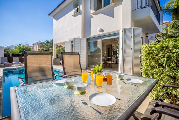 Outdoor dining