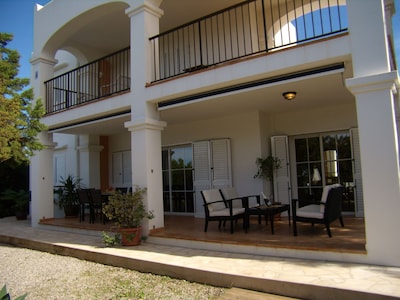 ET-0301-E   Villa With Private Pool, BBQ Area,  Wifi, Air-conditioning.