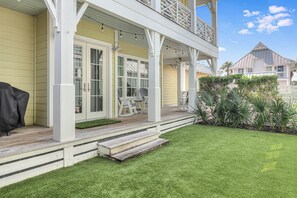 Enclosed side yard