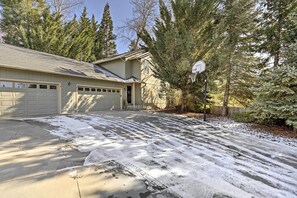 Home Exterior | Driveway Parking (2 Vehicles)