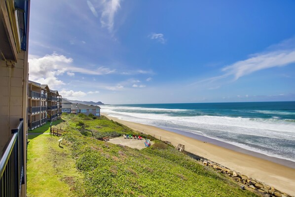 Lincoln City Vacation Rental | 2BR | 2BA | Stairs Required | 1,280 Sq Ft