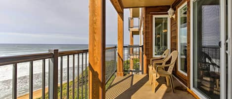 Lincoln City Vacation Rental | 2BR | 2BA | Stairs Required | 1,280 Sq Ft