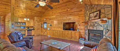 Ellijay Vacation Rental Cabin | 4BR | 3BA | 3,000 Sq Ft | Stairs Required