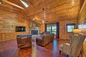 Living Room | Free WiFi