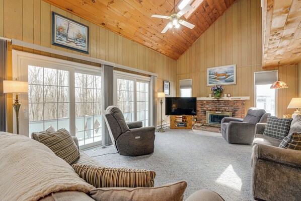 Wilmington Vacation Rental Home | 3BR | 1.5BA | 1,400 Sq Ft | 1 Step to Enter