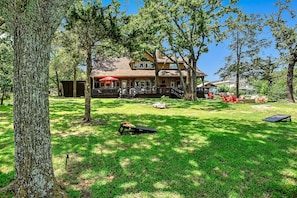 large backyard to enjoy the outdoor games