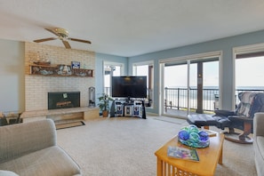Living Room | Free WiFi | Sleeper Sofa
