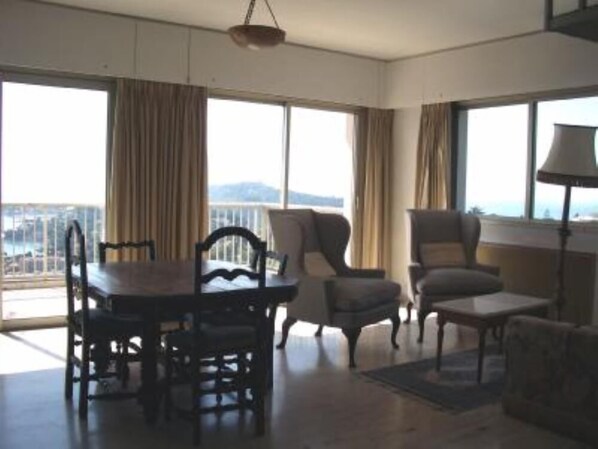 Living room and terrace overlooking the bay of Villefranche and Beaulieu