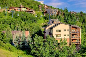 Awesome location to go out for a hike in the summer and ski in the winter.