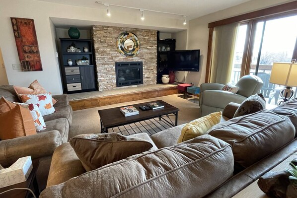 Living Area w/ Fireplace and TV