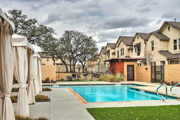 Austin Vacation Rental | 2BR | 2.5BA | 1,916 Sq Ft | Stairs Required