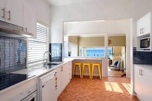 kitchen stone benchtops and breakfast bar