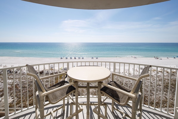 Curved Balcony - Rare and spacious!