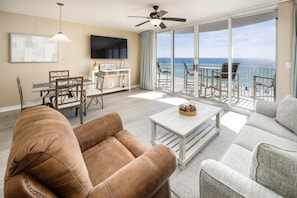 Oceanfront living room - Plenty of comfy seating
