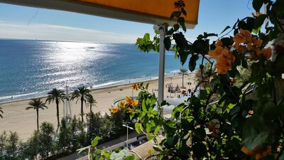  Deluxe apartment on the first line of the beach in Alicante