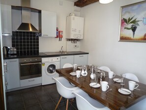 Castlemartyr Holiday Lodges, 3 Bed Mews, Pretty Holiday Accommodation in Castlemartyr, County Cork