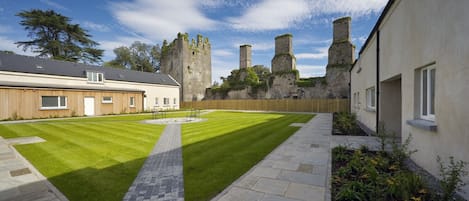 Castlemartyr Holiday Lodges, 3 Bed Mews, Pretty Holiday Accommodation in Castlemartyr, County Cork