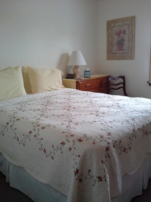 Upstairs Bedroom Queen Bed