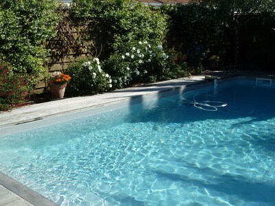 Bruges Near Bordeaux: Great house with garden and pool