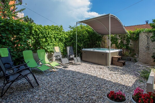 Hot tube