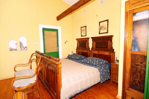 Schlafzimmer 1