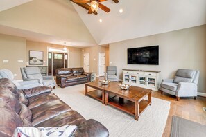 Main Living Space | Smart TV
