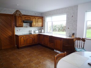 Spacious and Bright Spanish Point El Martins Holiday Home, Milltown Malbay, County Clare