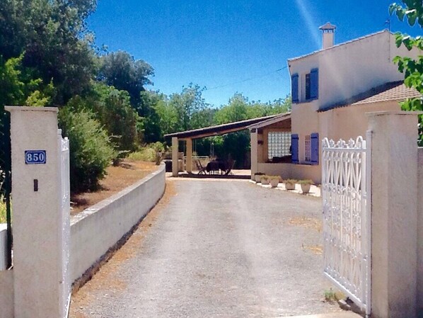entrée de la propriété