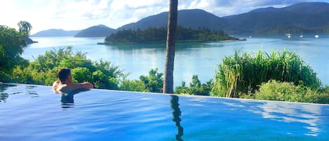 Your own exclusive infinity pool overlooking The Great Barrier Reef