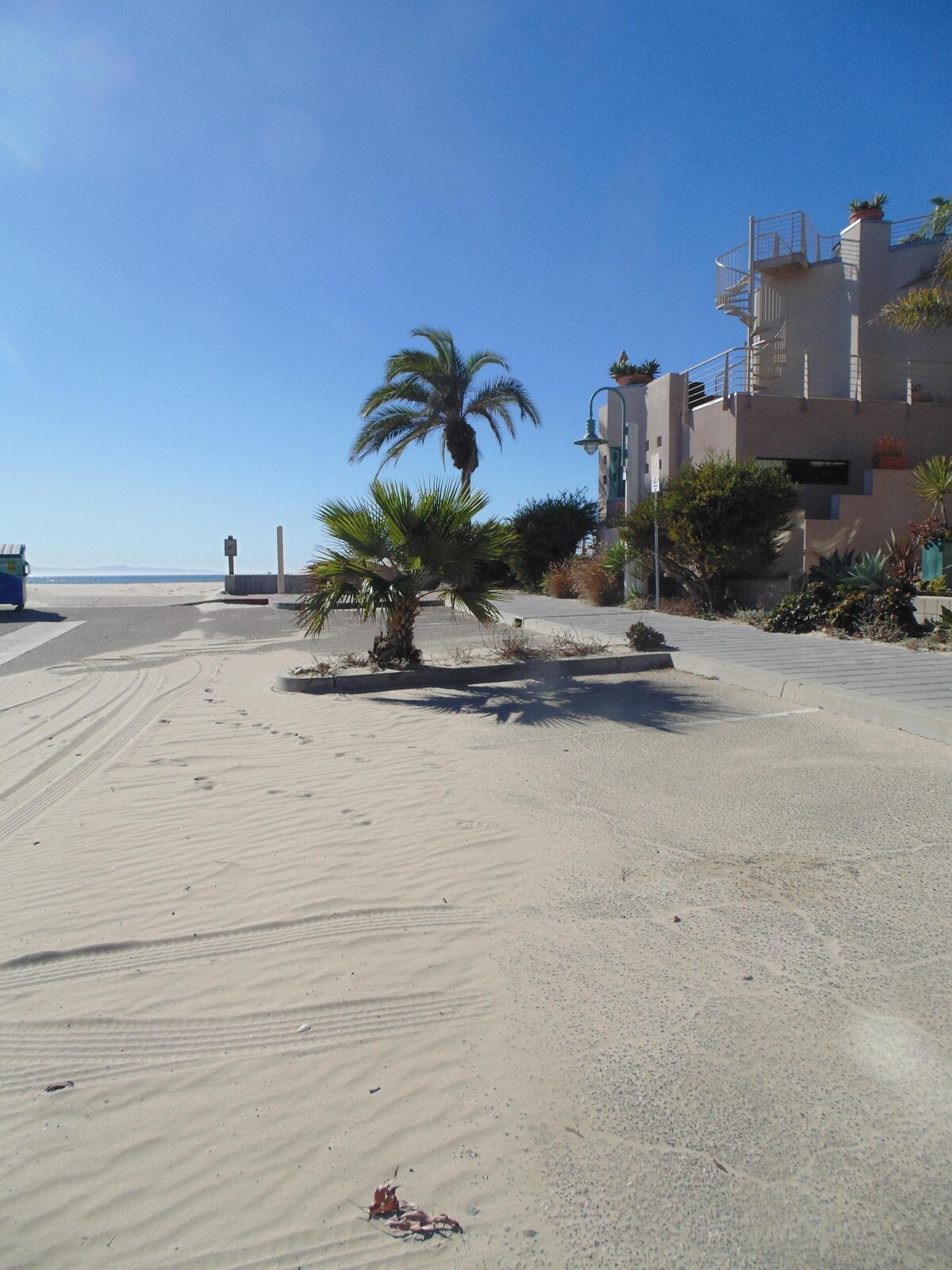 Chic 2 Bedroom Condo by the Sea, a few steps away from white sand beach