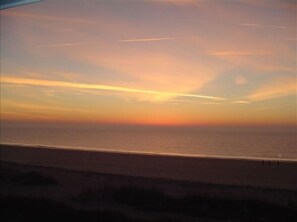 WHAT A WAY TO START THE DAY!
Enjoy your morning coffee and view.