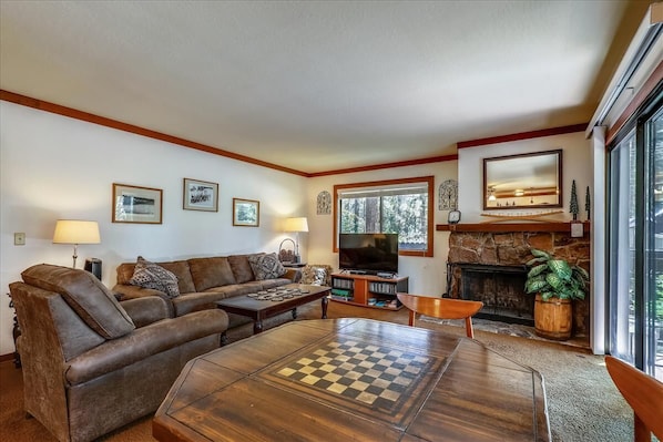 Tahoe City Vacation Rental Conod Steps from the Lake