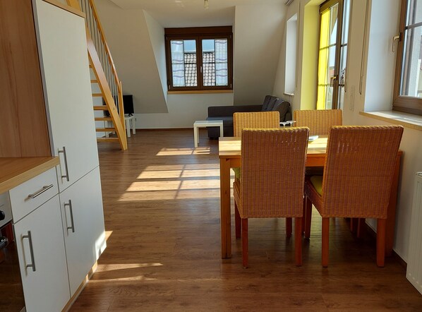 Galerie-Appartement Nr.3 mit Balkon und großem Wohn-/Küchenraum