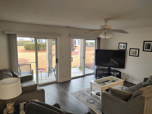 Living Room w/65" Roku TV