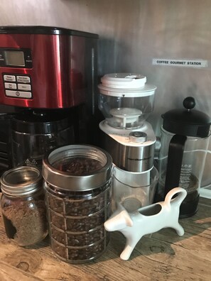 Kaffee und/oder Kaffeemaschine