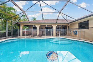 Family vacations with a great pool and lanai is heaven.