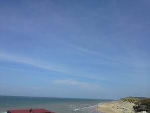 Vue magnifique de l appartement , la mer est située à 50m.