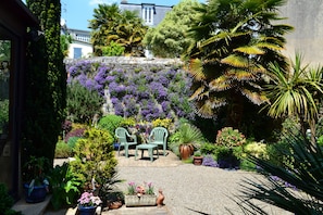 JARDIN DE VILLE