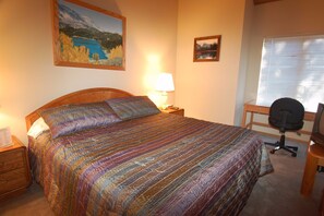 Bedroom 1 - King bed