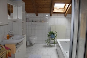 Ferienwohnung Arberblick (80qm) für 4 Personen mit Balkon-Fewo4 Bad