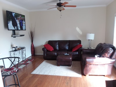 Super nice condo.  Rent by day/week/month. Walking distance to bar/restaurant...