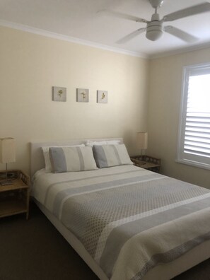 Bedroom 3
Queen bed