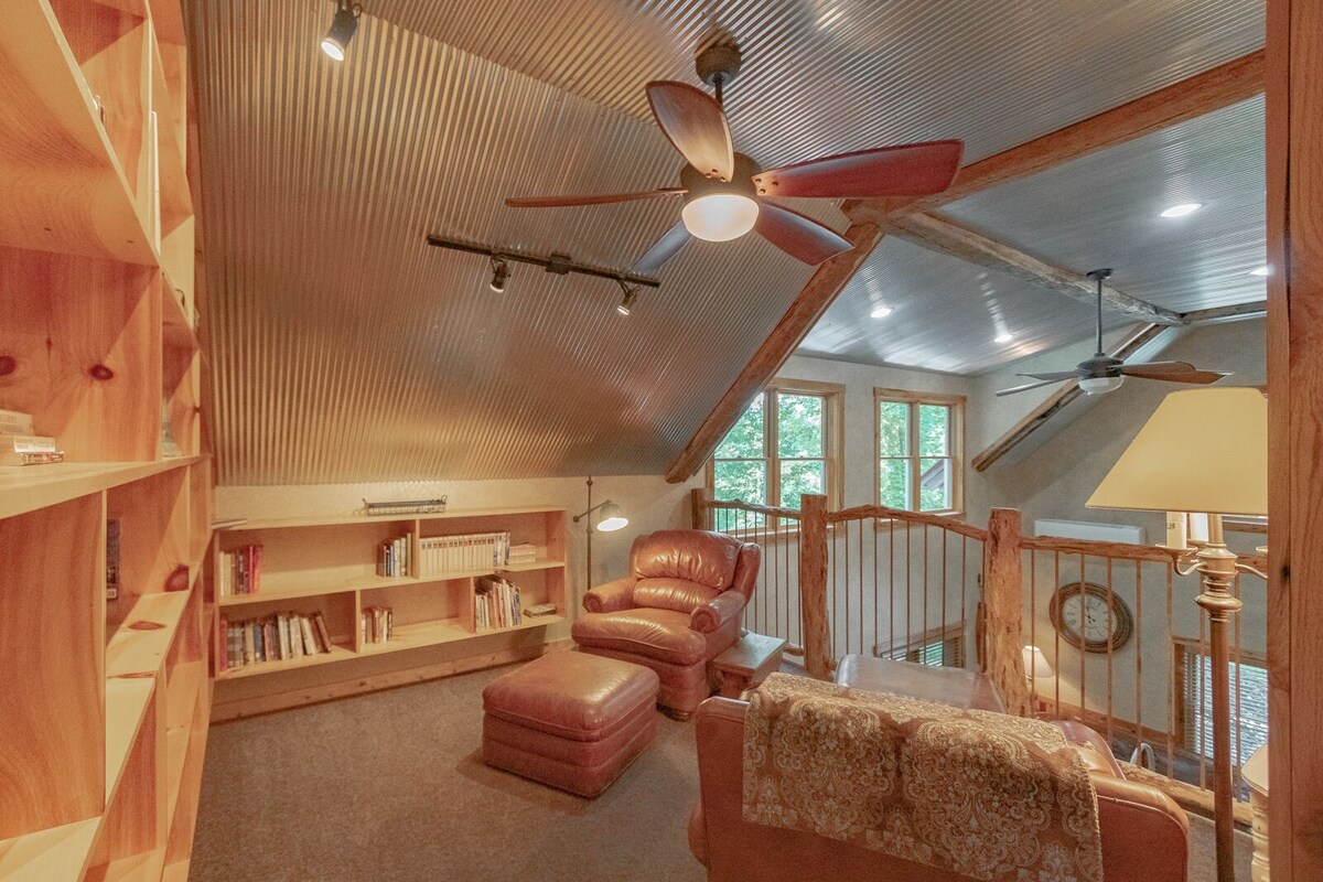 Cabin in Wonderful Mountaintop Setting