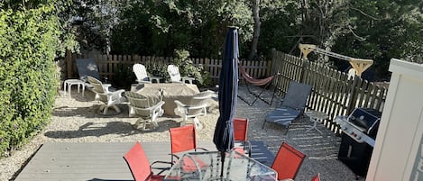 Pet friendly fenced yard with outside table AND a fire table for cooler nights!