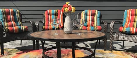 Rooftop deck w/gas grill, comfort furniture, Loungers & tables for entertaining