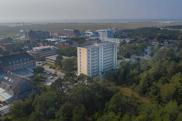 Luftbild mit Meerespanorama