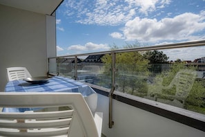 Südbalkon mit kleinem Meerblick